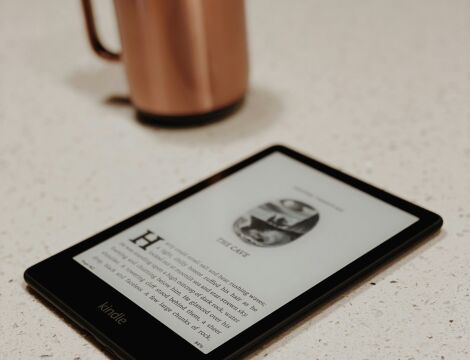 Ebook tablette et tasse à café
